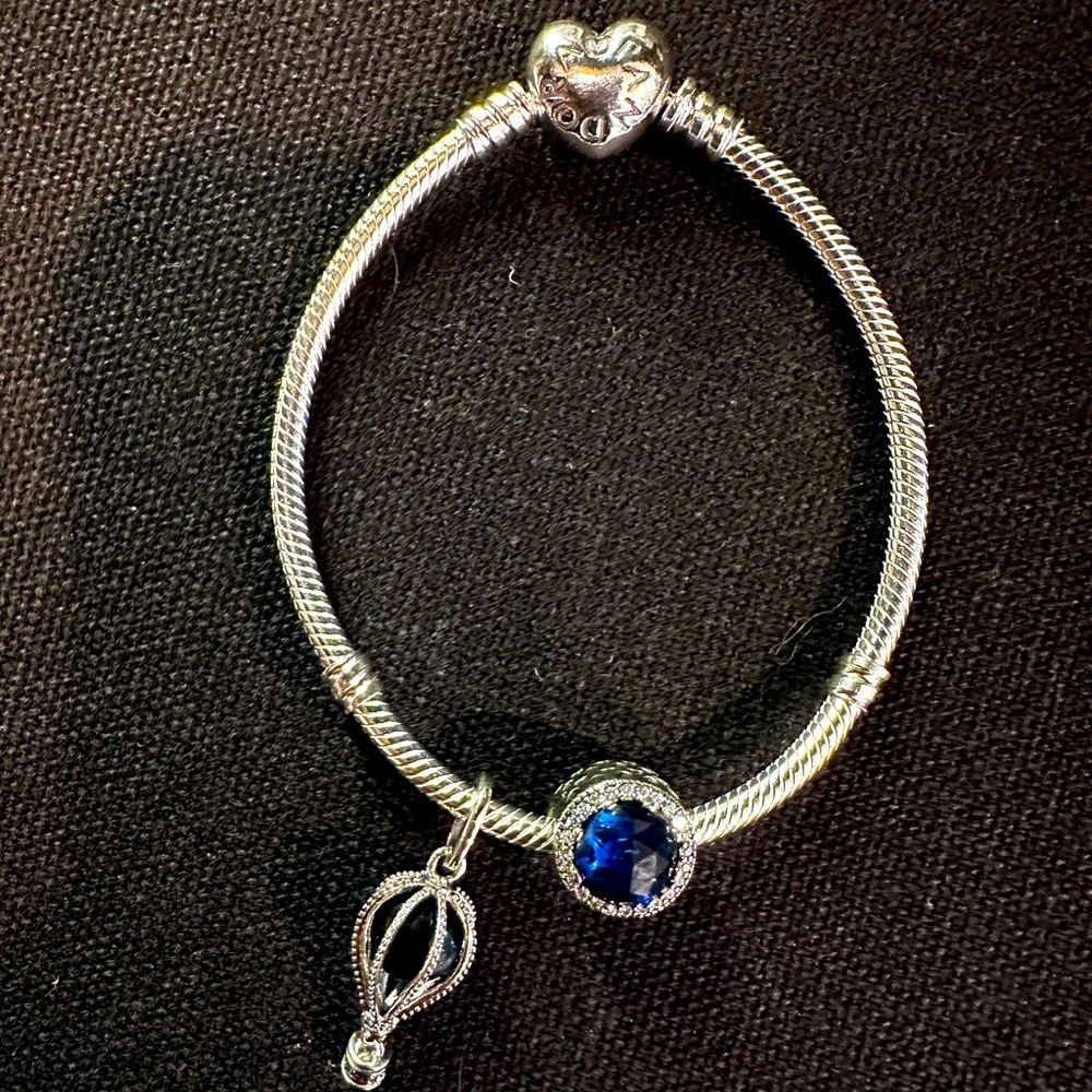 Pandora Moment Blue traveler  charms bracelet